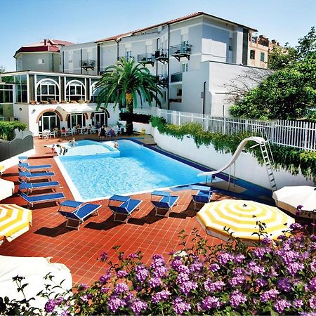 Hotel Riviera 3 Stelle Con Piscina Estiva Gratuita E Garage A Pagamento สโปตัวร์โน ภายนอก รูปภาพ