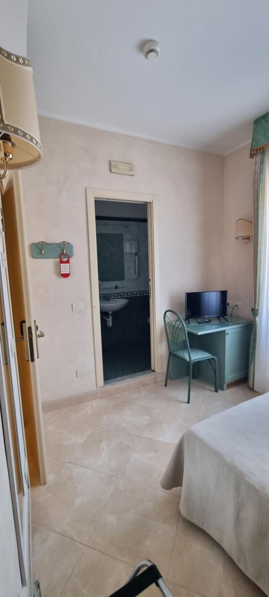Hotel Riviera 3 Stelle Con Piscina Estiva Gratuita E Garage A Pagamento สโปตัวร์โน ภายนอก รูปภาพ