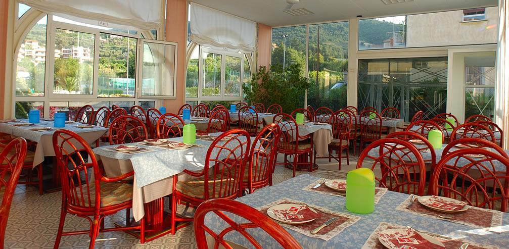 Hotel Riviera 3 Stelle Con Piscina Estiva Gratuita E Garage A Pagamento สโปตัวร์โน ภายนอก รูปภาพ